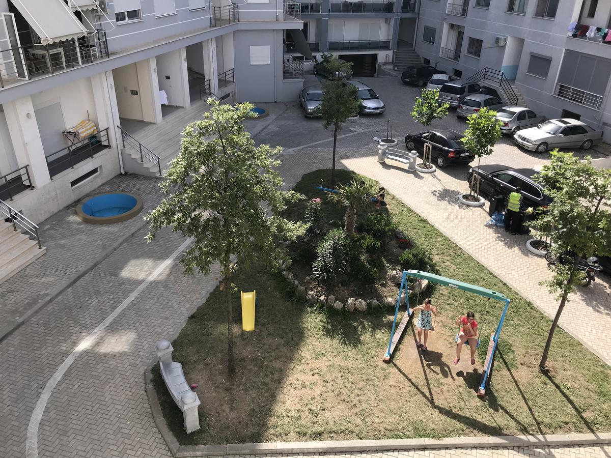 Viktoria'S Apartments Shëngjin Buitenkant foto