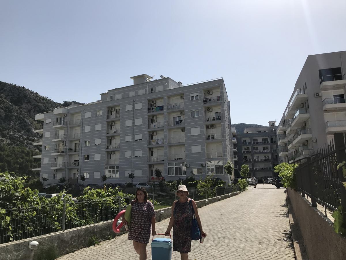 Viktoria'S Apartments Shëngjin Buitenkant foto